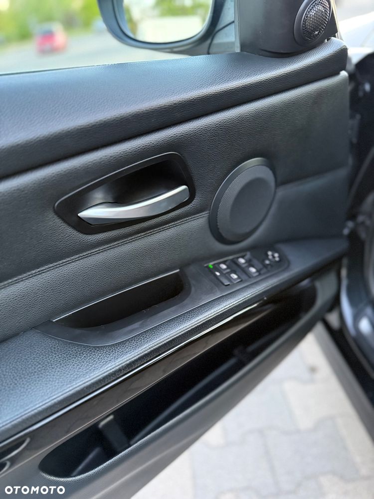 BMW Seria 3 320d DPF - 12