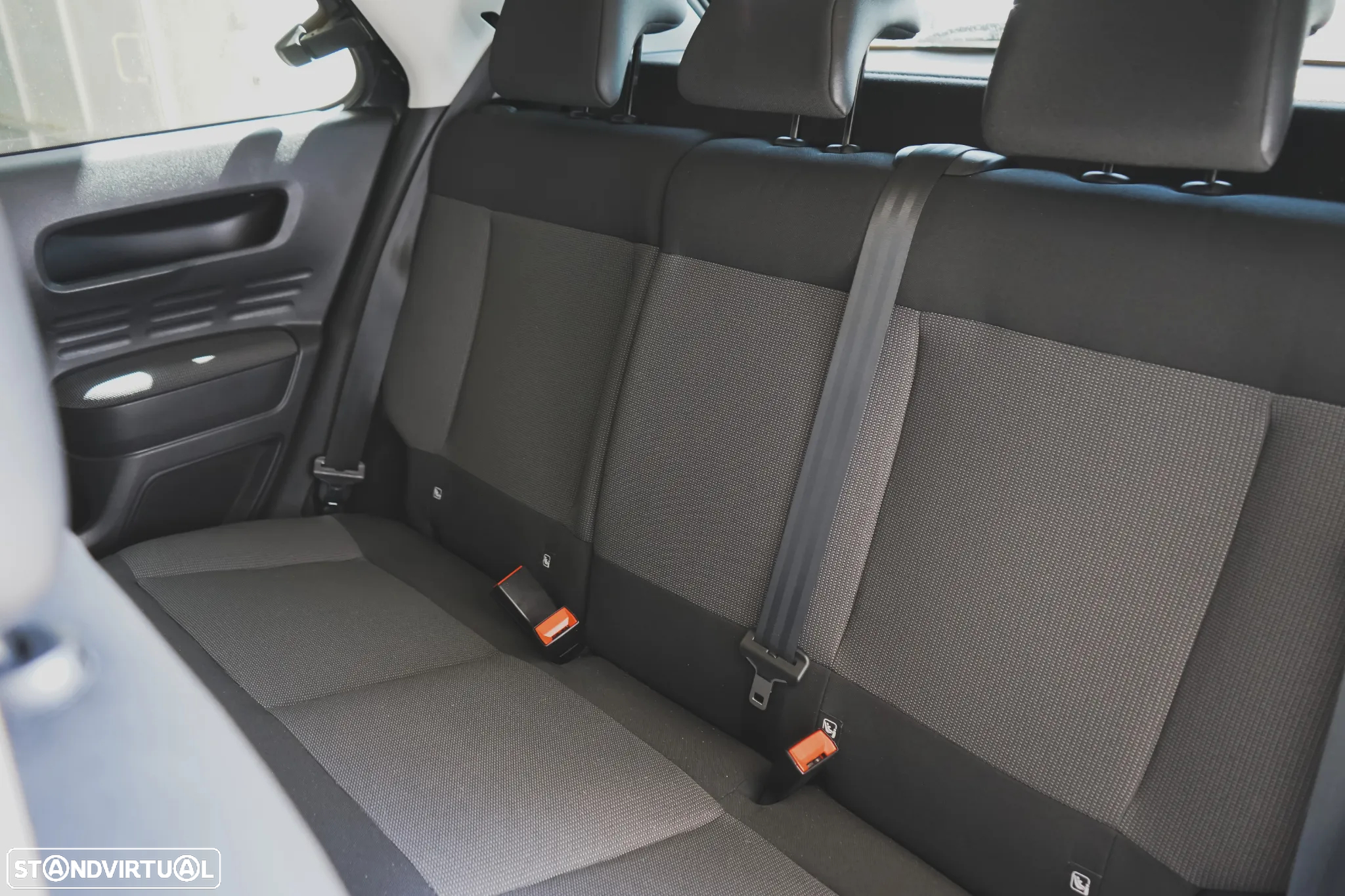 Citroën C4 Cactus 1.6 BlueHDi Shine Ed.Midnight - 30