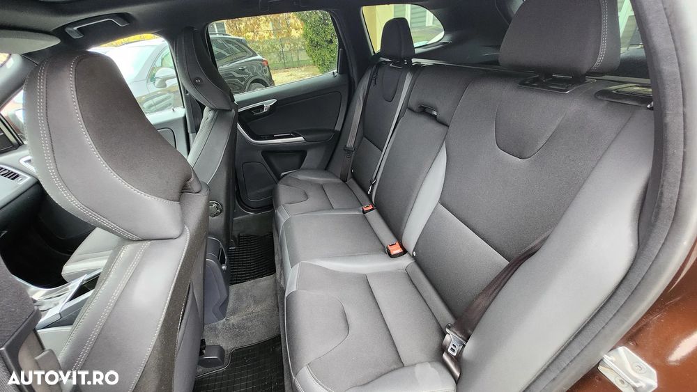 Volvo XC 60 D5 AWD Geartronic Momentum - 31