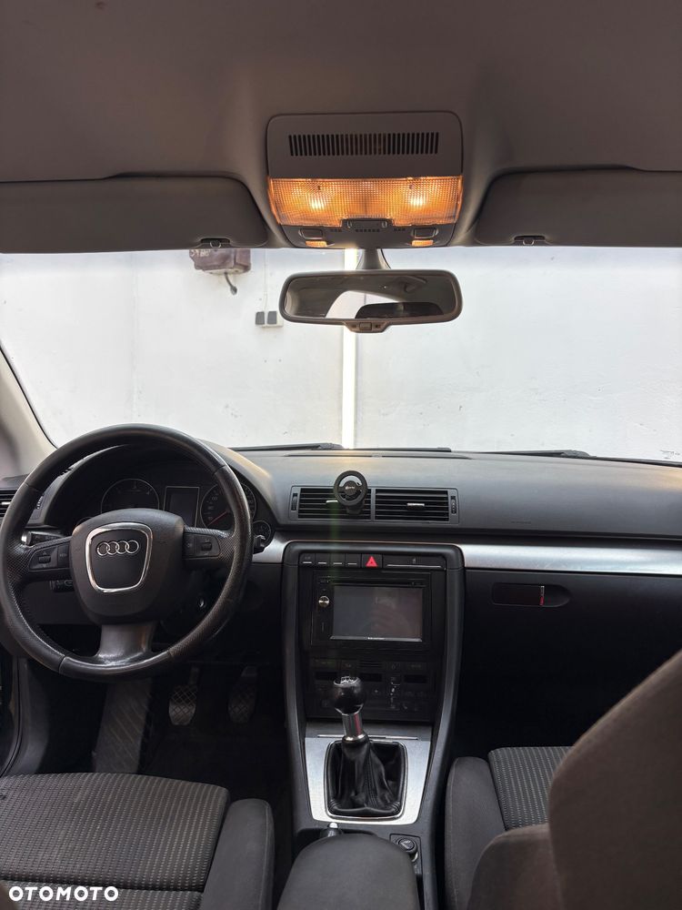 Audi A4 Limousine - 11