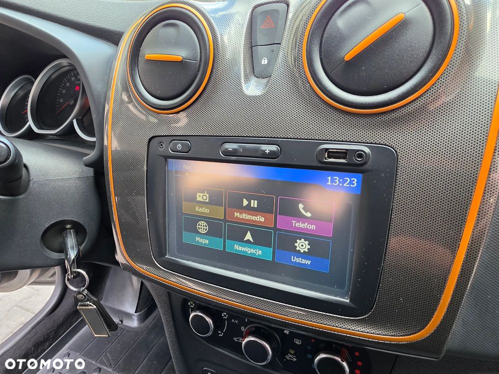 Dacia Logan TCe 90 S&S Stepway Celebration - 17