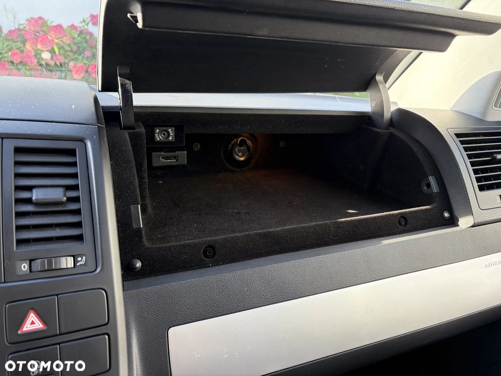 Volkswagen Multivan - 17