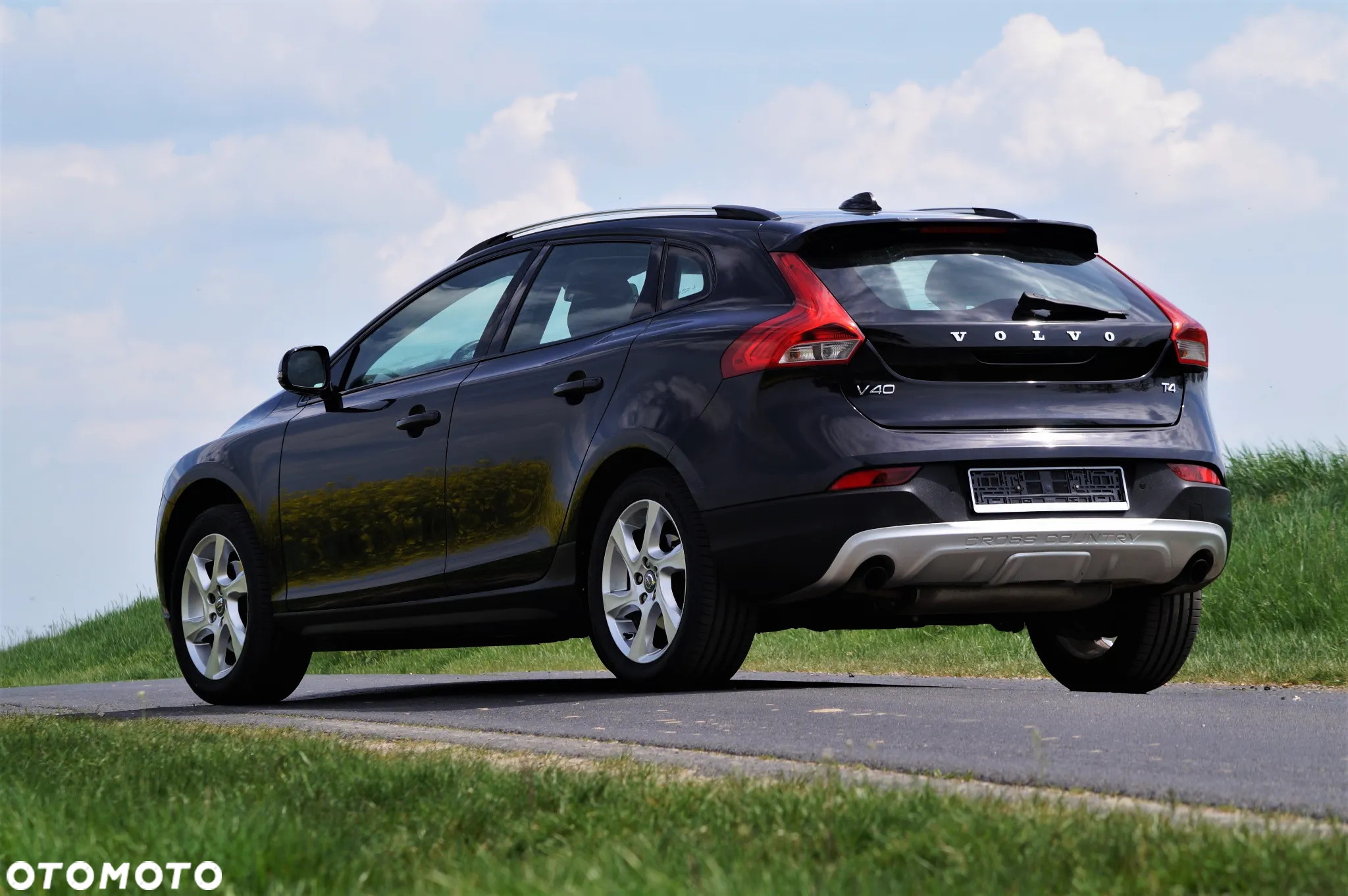 Volvo V40 Cross Country - 11