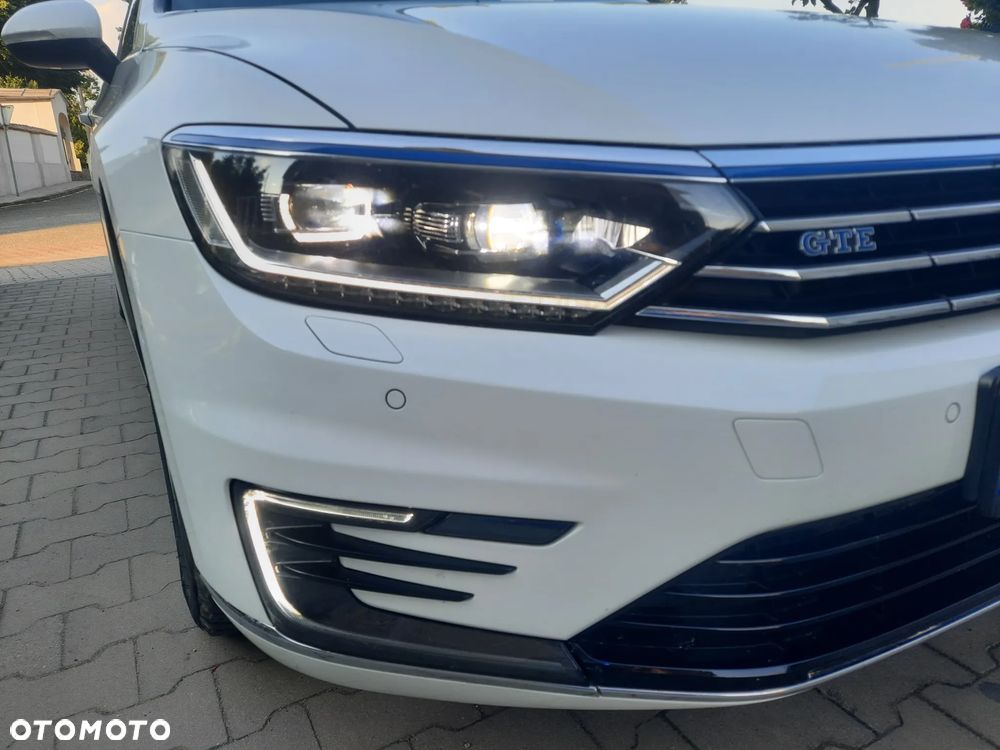 Volkswagen Passat - 4