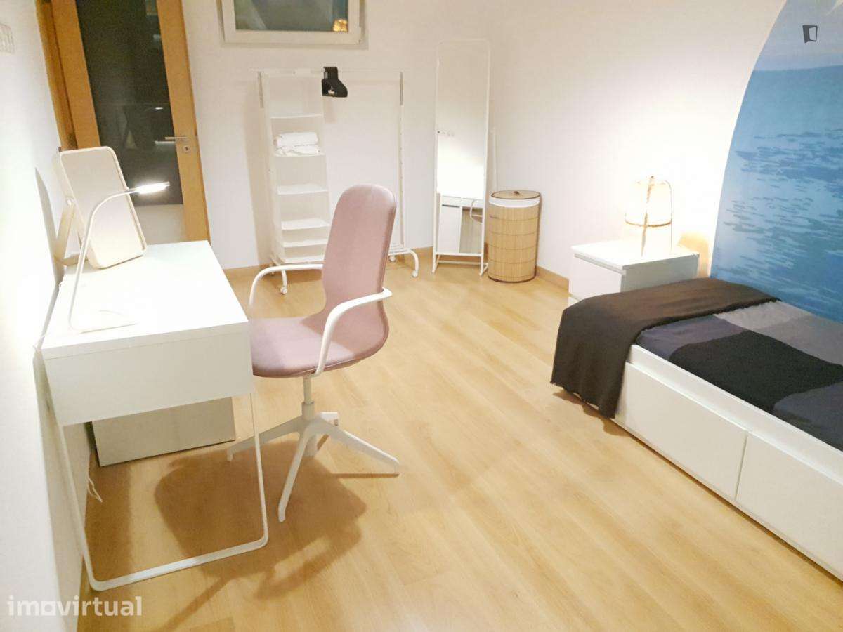 Quarto - localizado em São Sebastião Lisbon - Grande imagem: 2/23