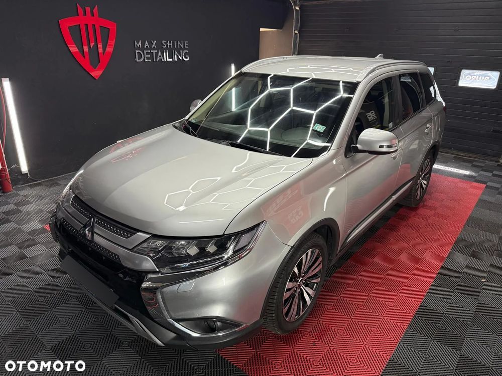 Mitsubishi Outlander 2.0 Instyle + 4WD CVT - 1
