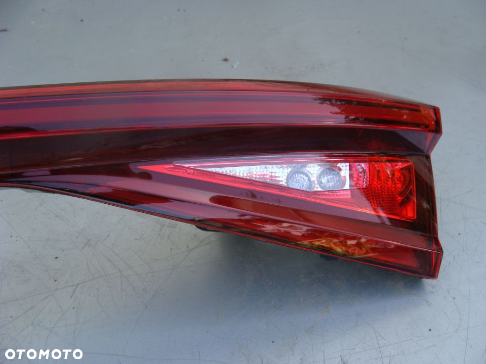 SEAT LEON IV LAMPA TYLNA W KLAPĘ BLENDA 5FA945307G - 5