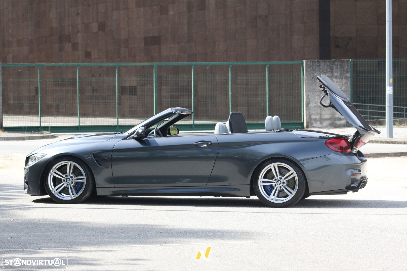 BMW M4 Auto - 24