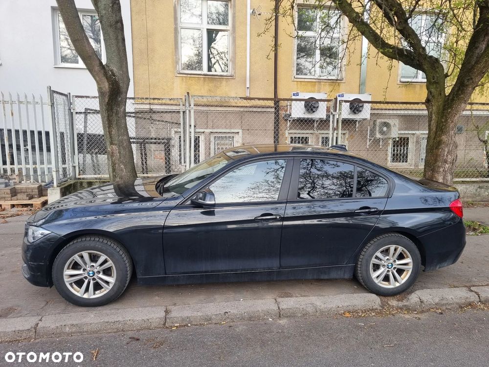 BMW Seria 3 318i - 4
