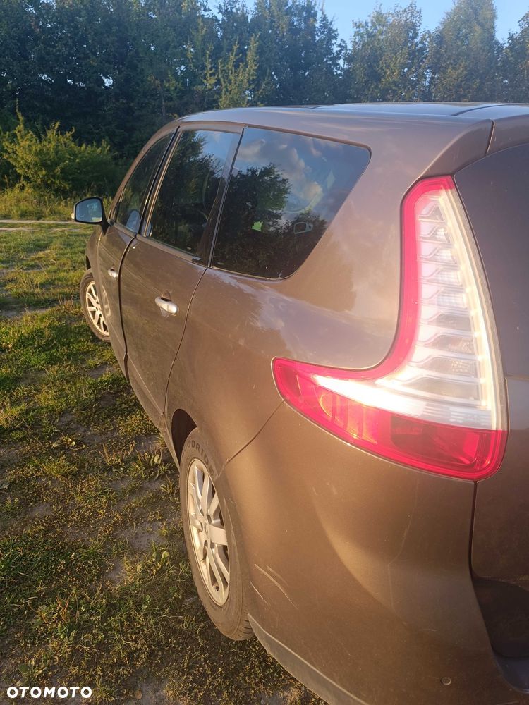 Renault Grand Scenic - 8