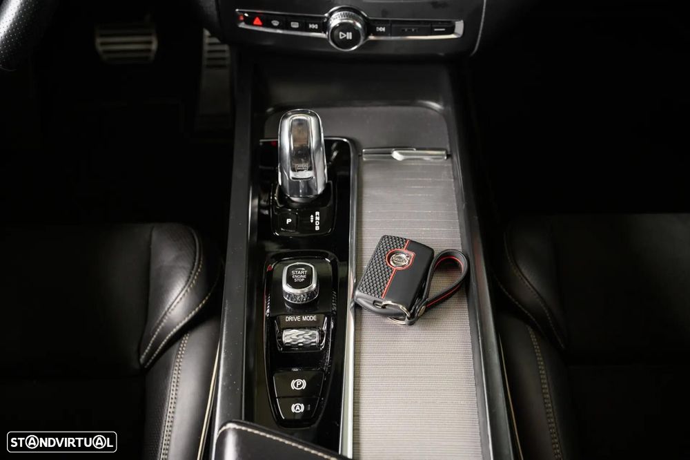 Volvo XC 60 2.0 T8 PHEV R-Design AWD - 47