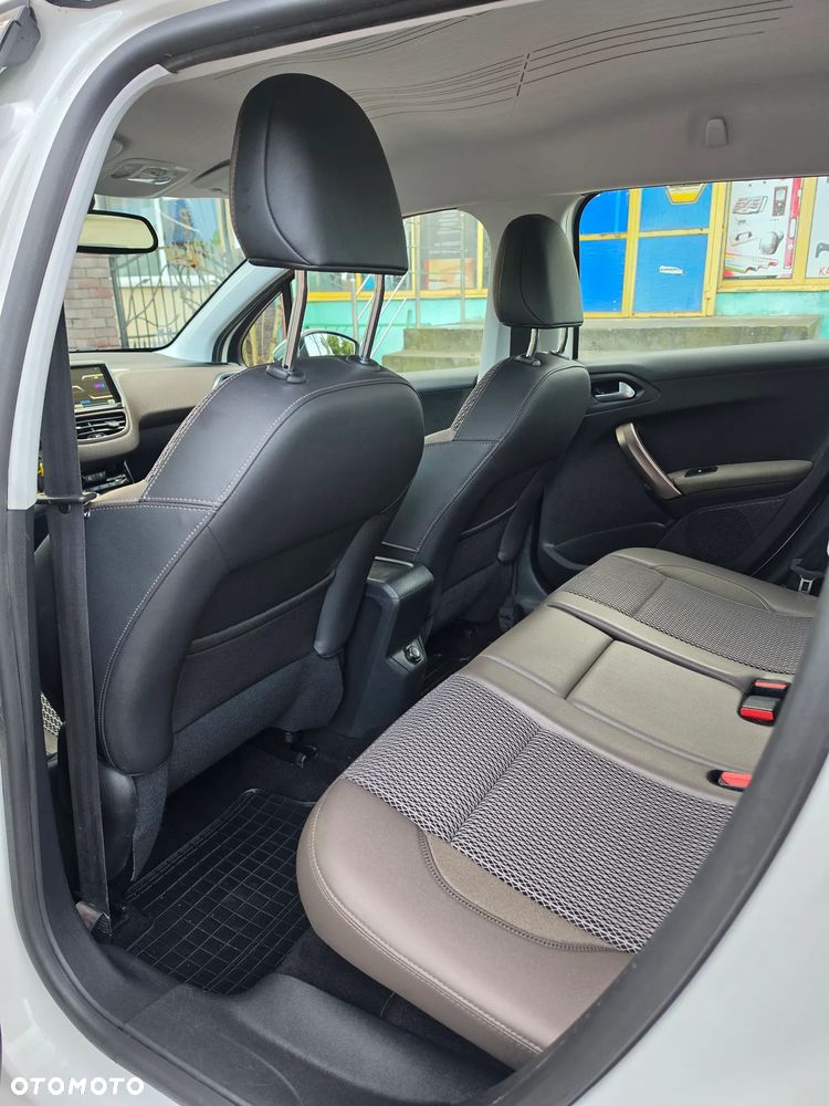 Peugeot 2008 1.6 VTi Allure - 28