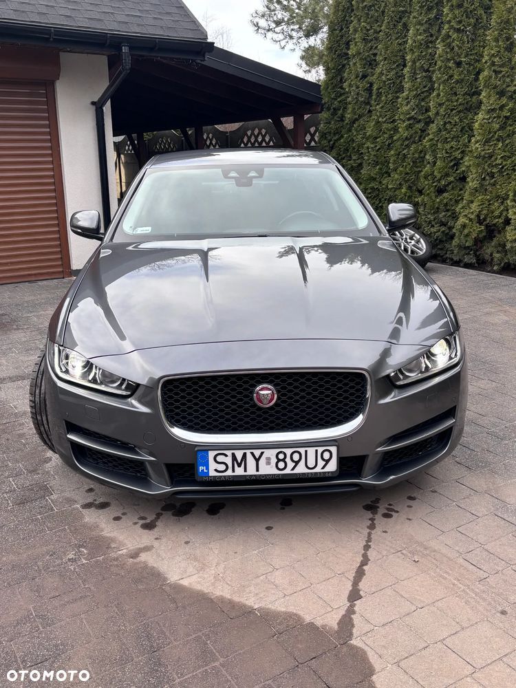 Jaguar XE 2.0 D Portfolio - 30