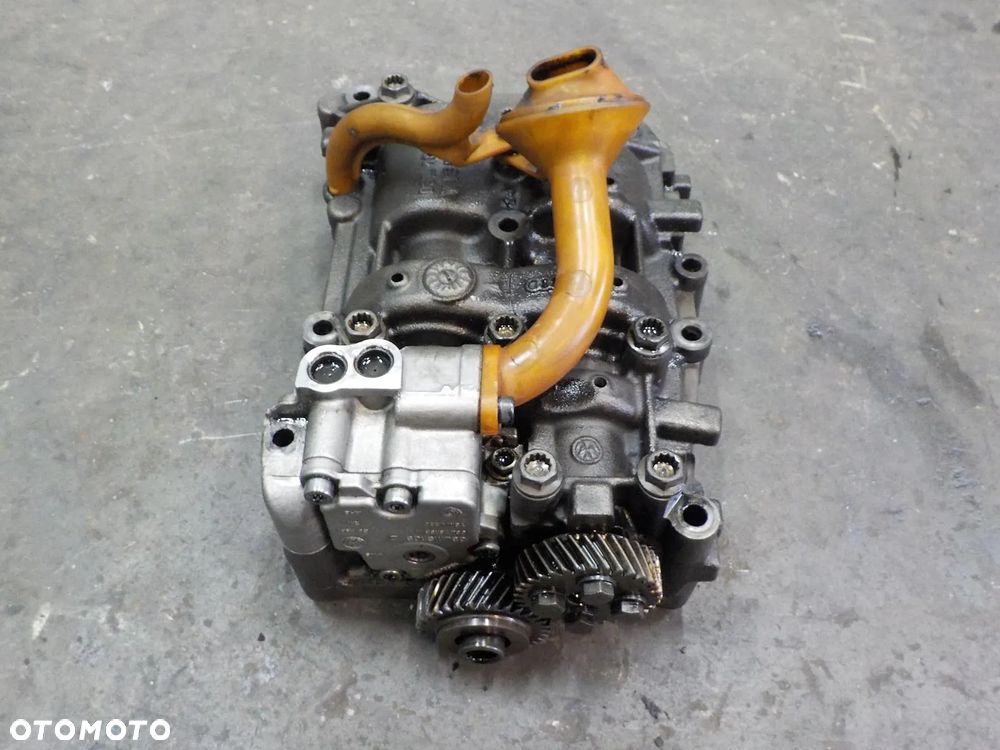 VW T5 2.0 TDI CFC 180KM POMPA OLEJU WAŁKI - 1