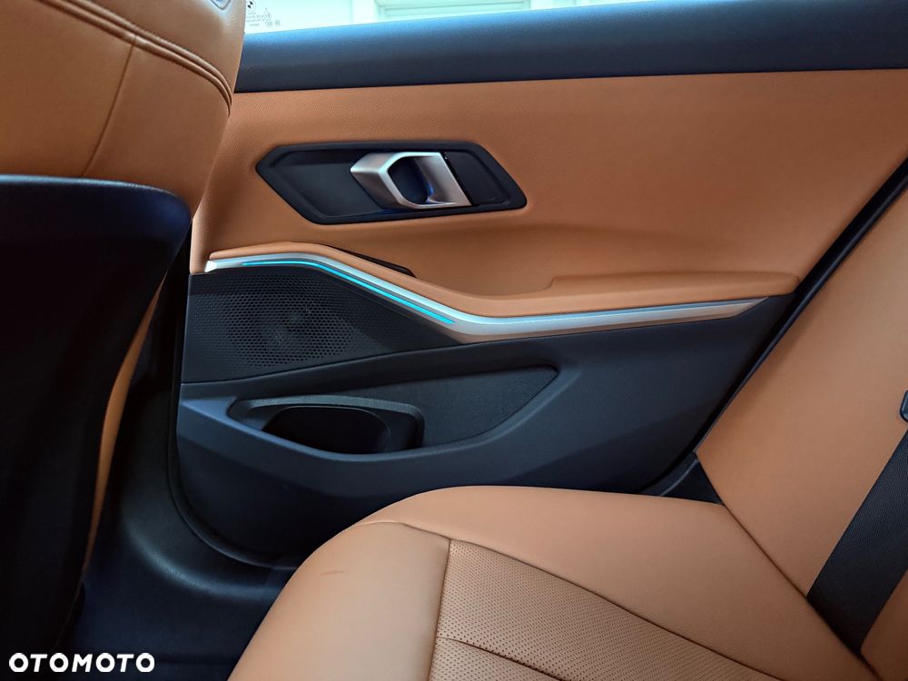 BMW Seria 3 320d xDrive M Sport sport - 24