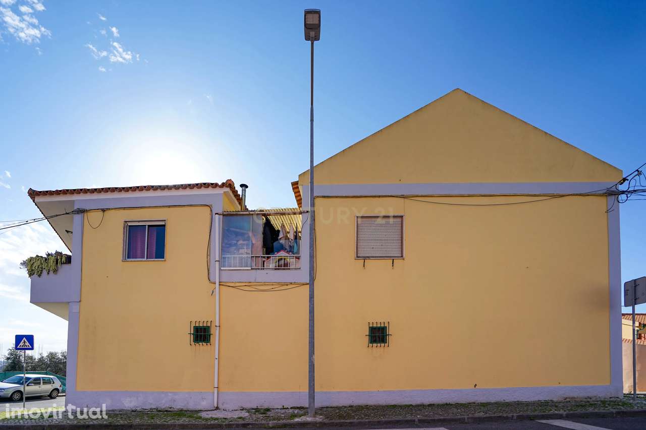 Prédio em Camarate para venda . - Grande imagem: 3/10