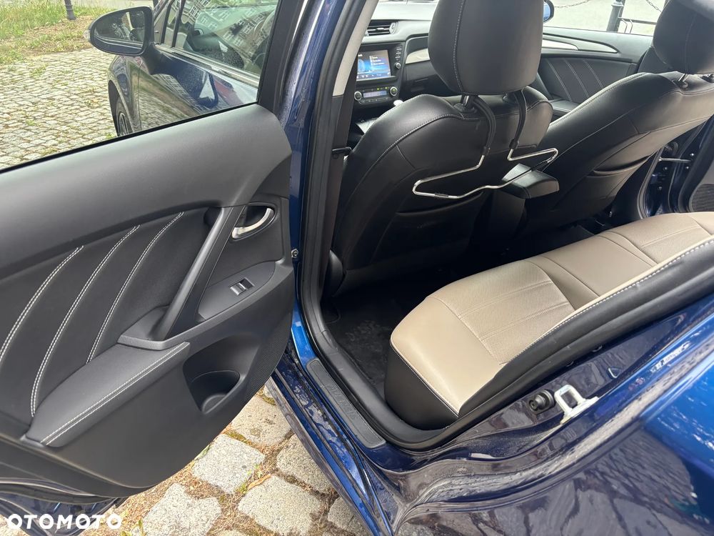 Toyota Avensis 1.8 Selection - 12