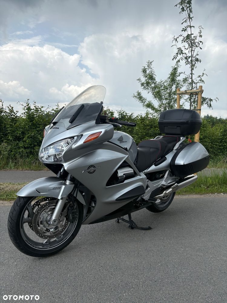 Honda ST - 9