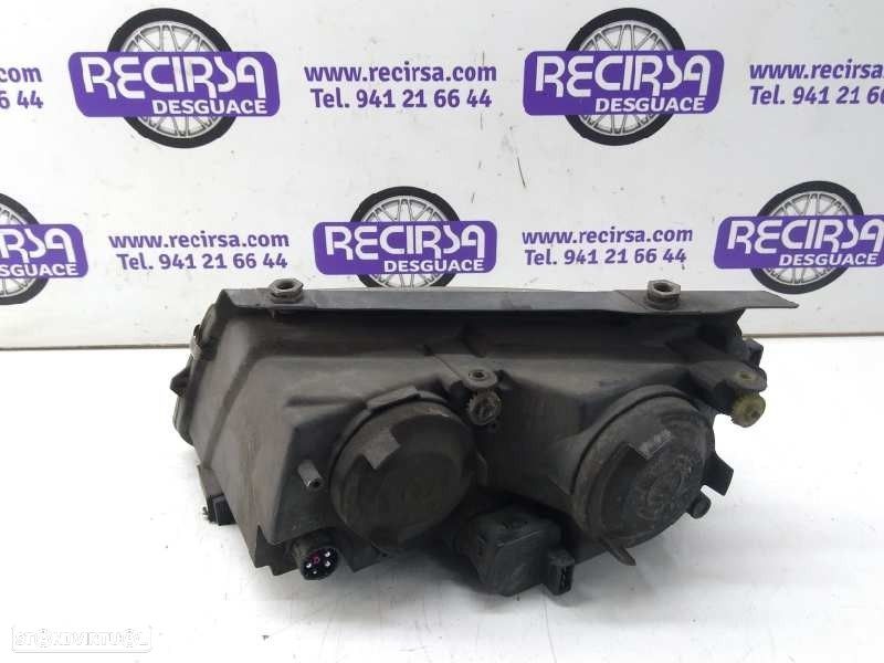 FAROL DIREITO VOLKSWAGEN PASSAT 1999 -3B0941018M - 3