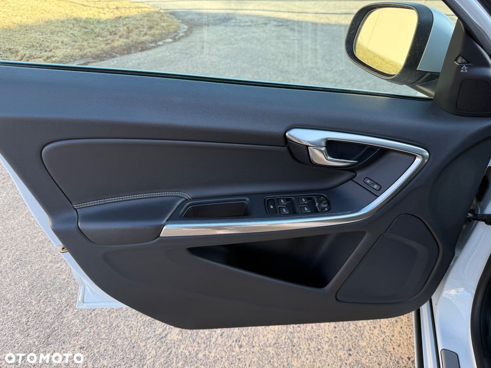 Volvo V60 D4 Drive-E R-Design Summum - 34