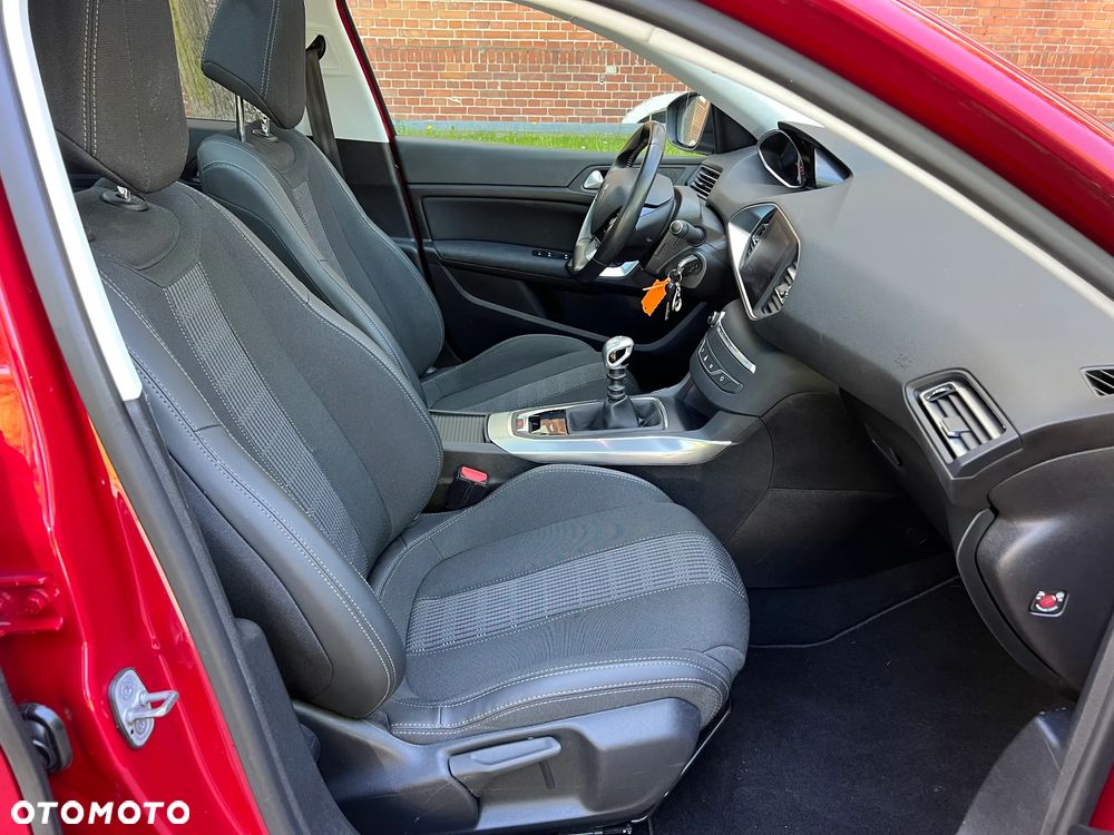 Peugeot 308 1.2 PureTech Allure S&S - 11