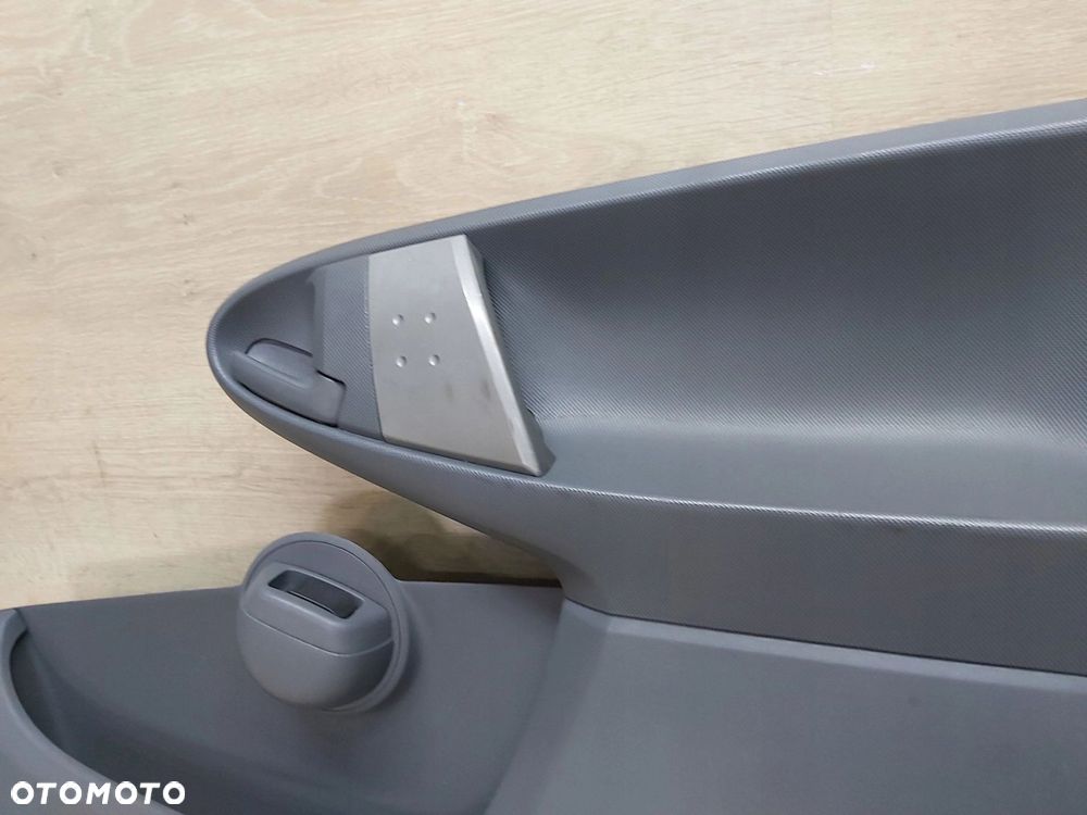 Toyota AYGO I Boczek drzwi prawy przód 5D klamka rączka - 1