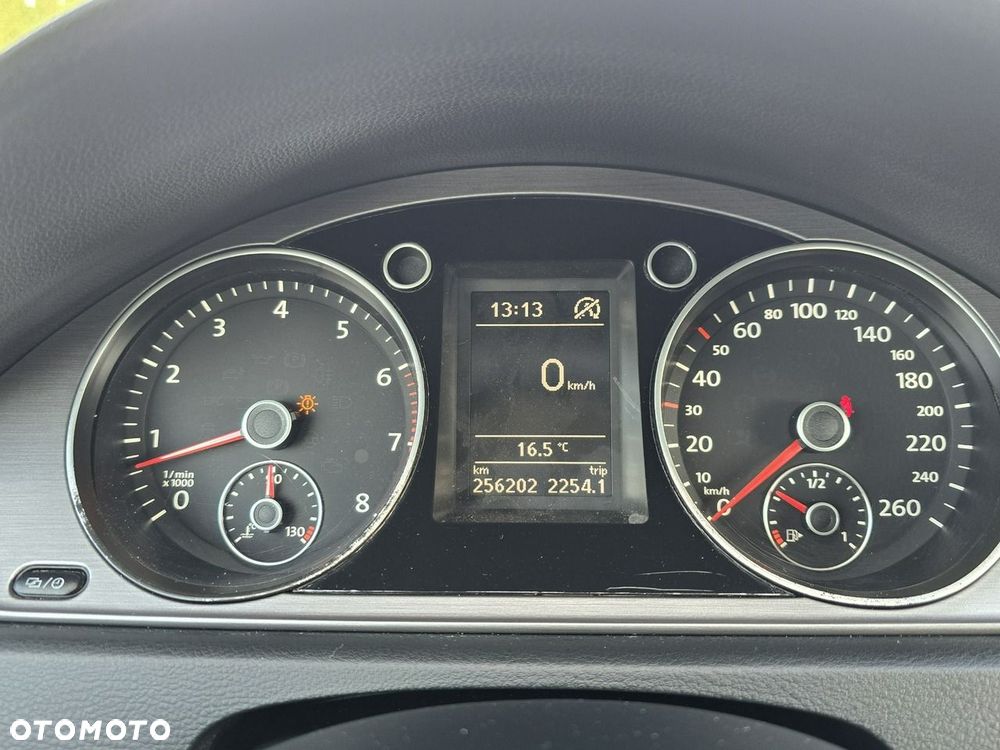 Volkswagen Passat - 37