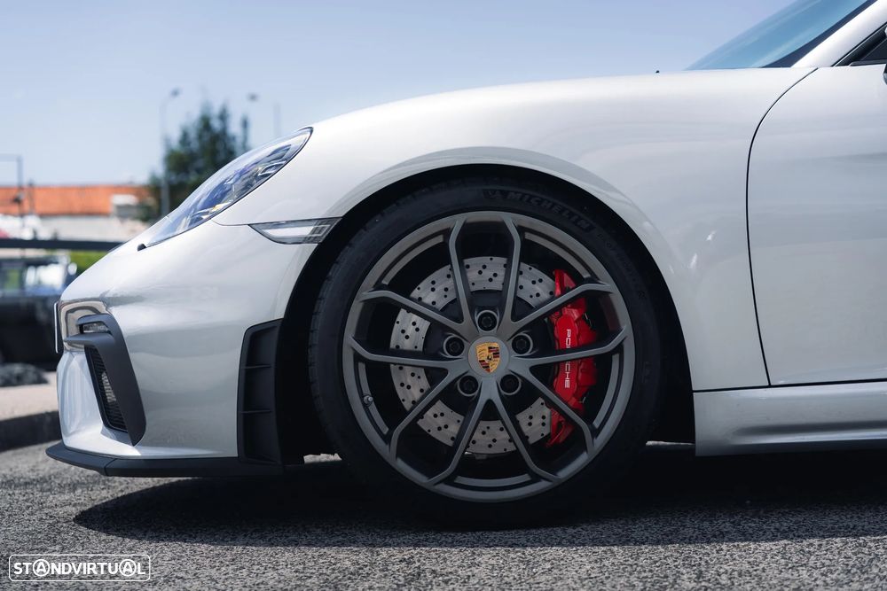 Porsche 718 Spyder - 11