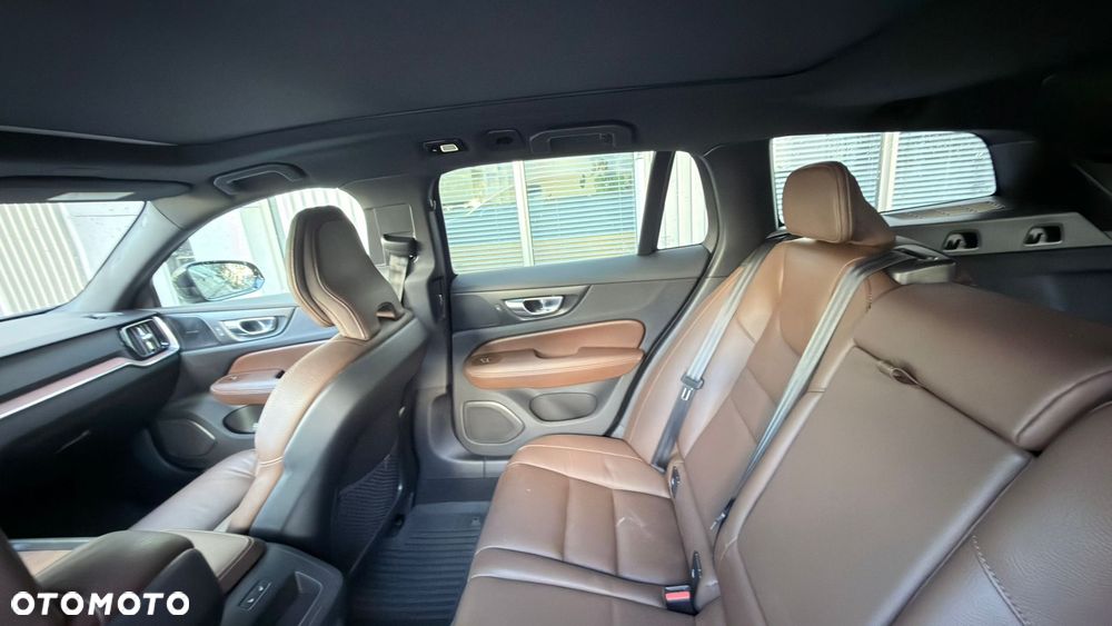 Volvo V60 Cross Country B5 B AWD Plus - 14