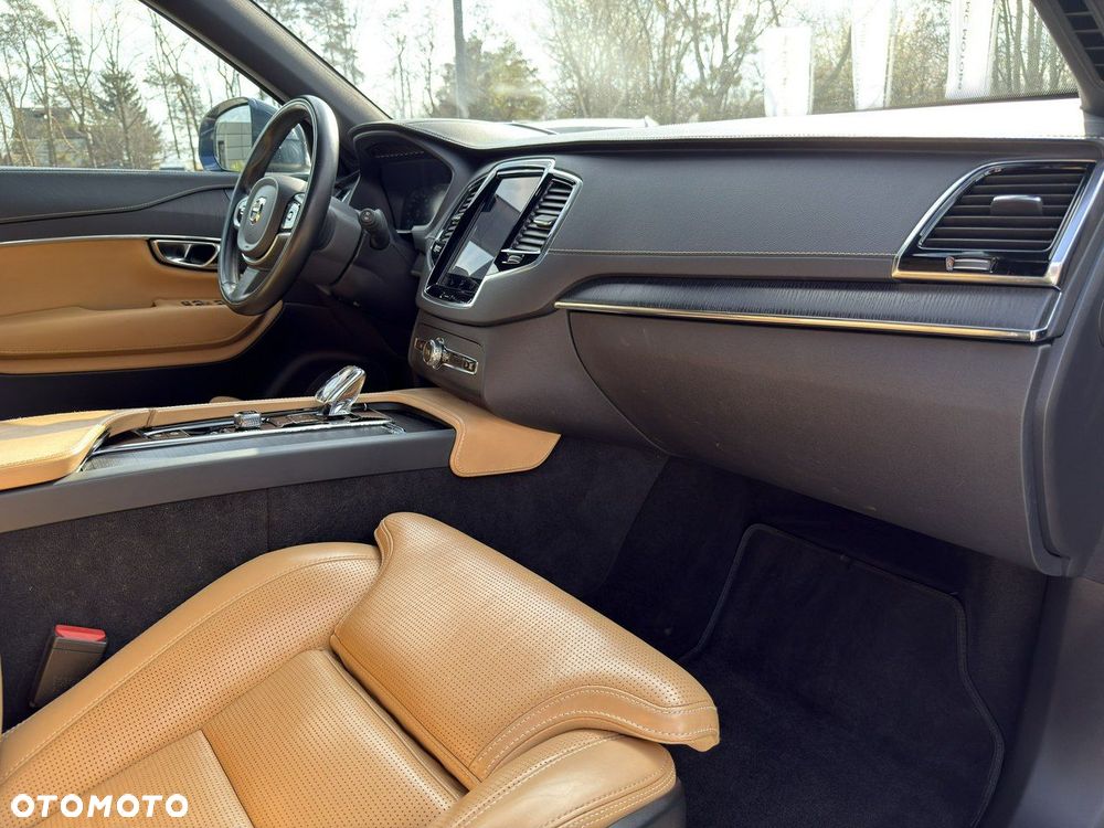 Volvo XC 90 - 22