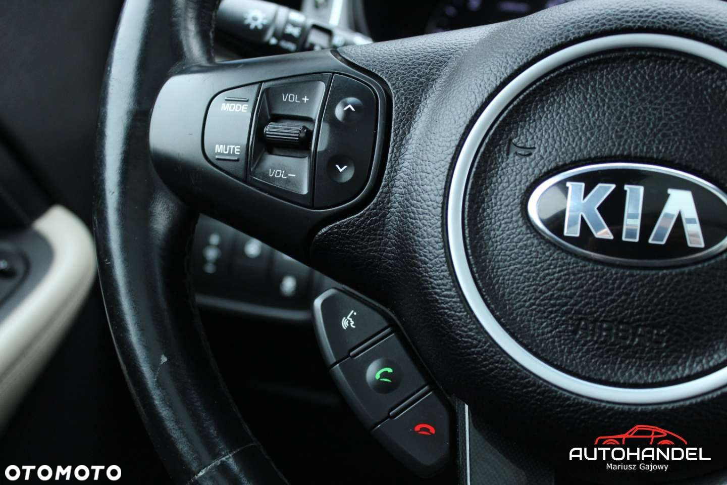 Kia Carens - 13