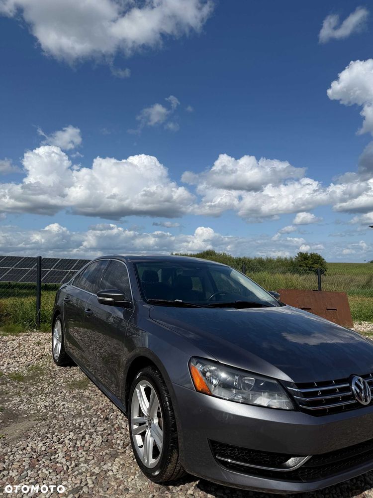 Volkswagen Passat - 1