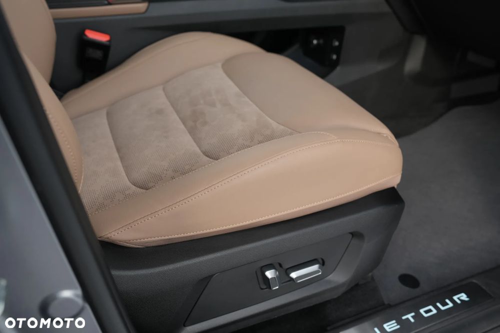 Jetour Traveller - 16