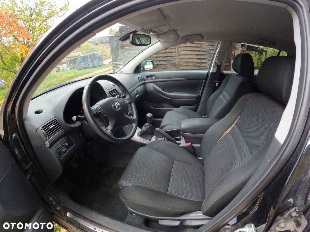 Toyota Avensis - 2