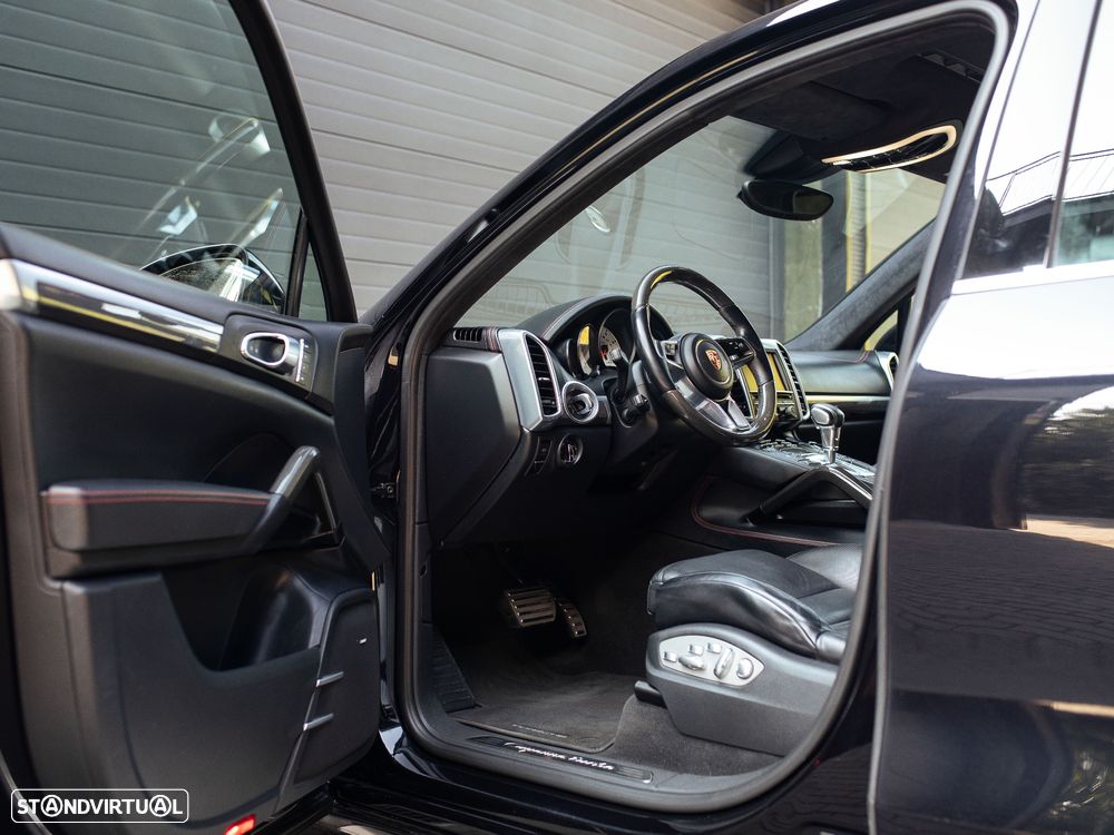 Porsche Cayenne Turbo Tiptronic S - 26