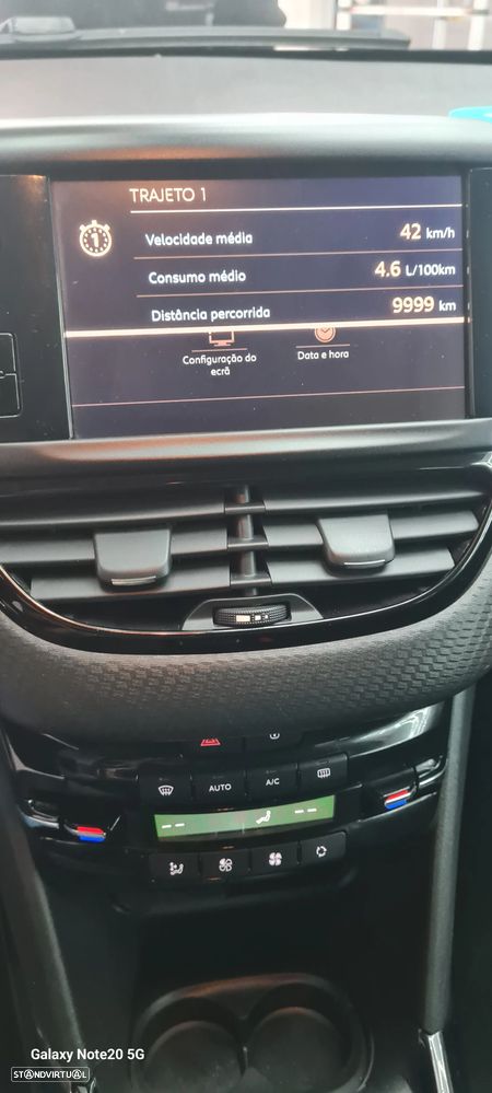 Peugeot 2008 BlueHDi 100 STOP & START Signature - 26