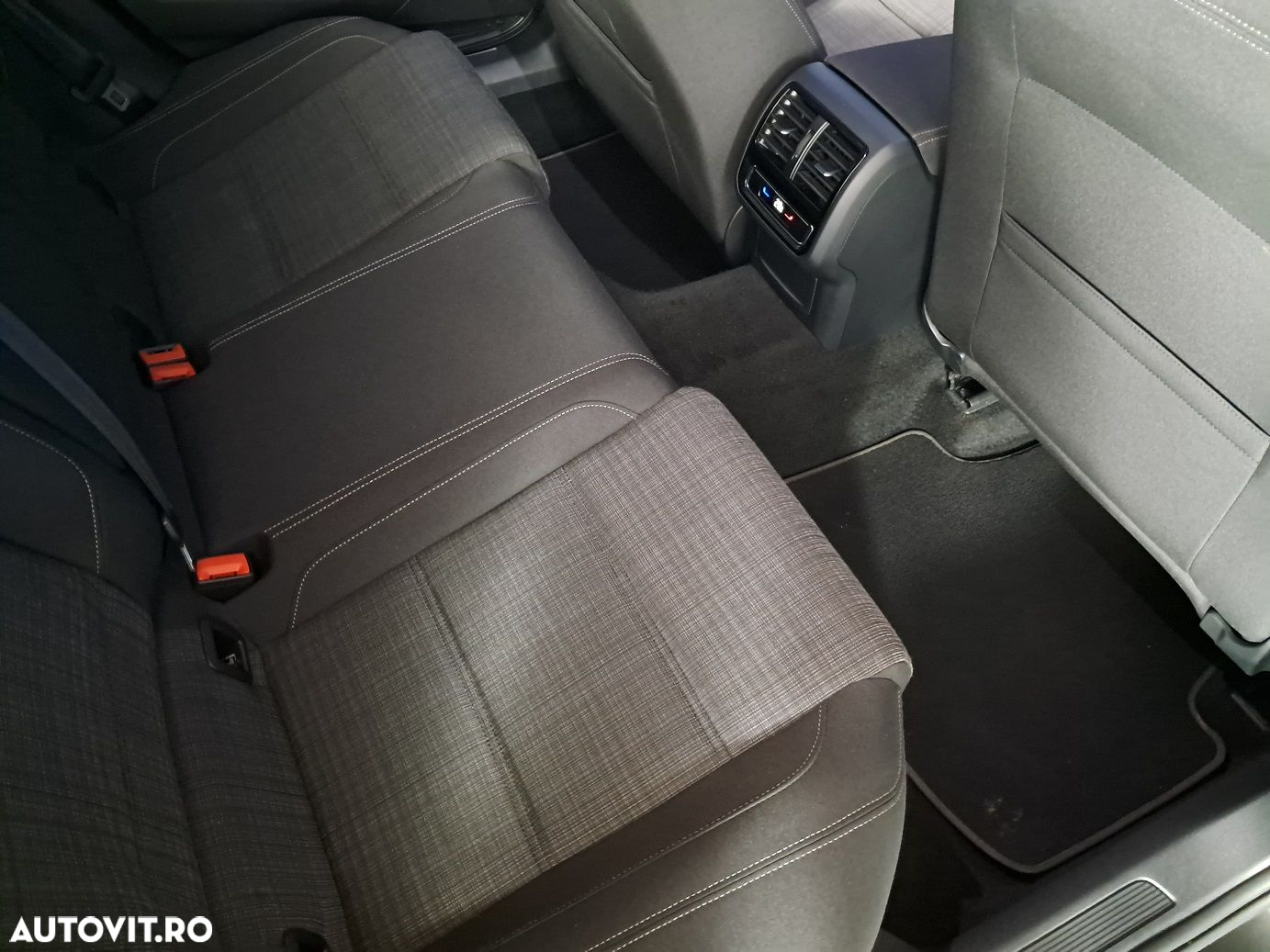 Volkswagen Passat - 18