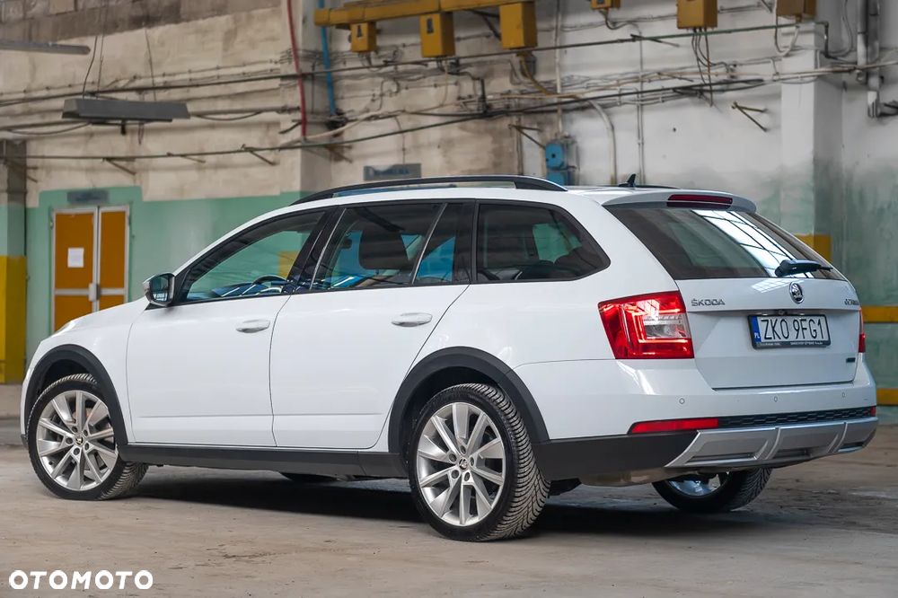 Skoda Octavia Scout 2.0 TDI 4x4 DSG - 6