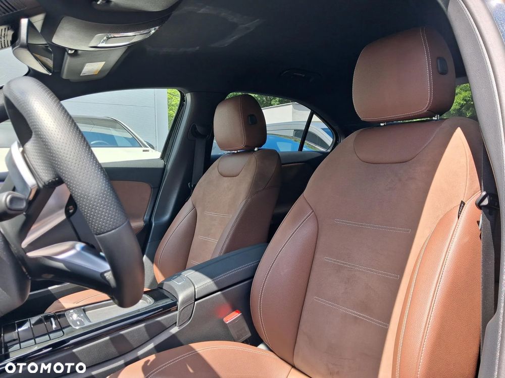 Mercedes-Benz Klasa A 220 4-Matic AMG Line 8G-DCT - 4