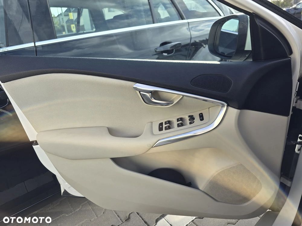 Volvo V40 T4 Kinetic - 16