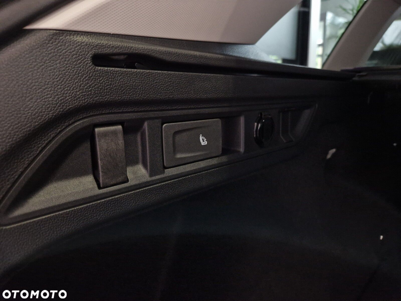 Volkswagen Passat 1.5 TSI EVO Elegance DSG - 24
