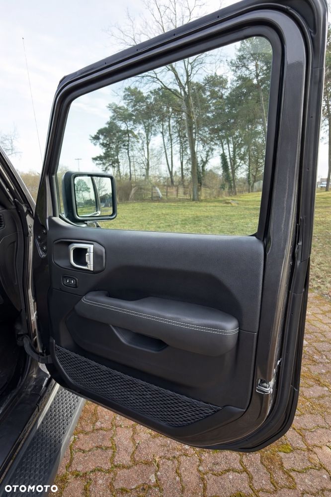 Jeep Wrangler 3.6 Unlim Sahara - 18