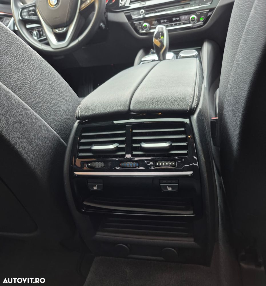 BMW Seria 5 520i Aut. Luxury Line - 31