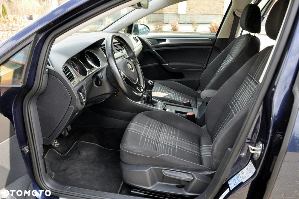 Volkswagen Golf - 22