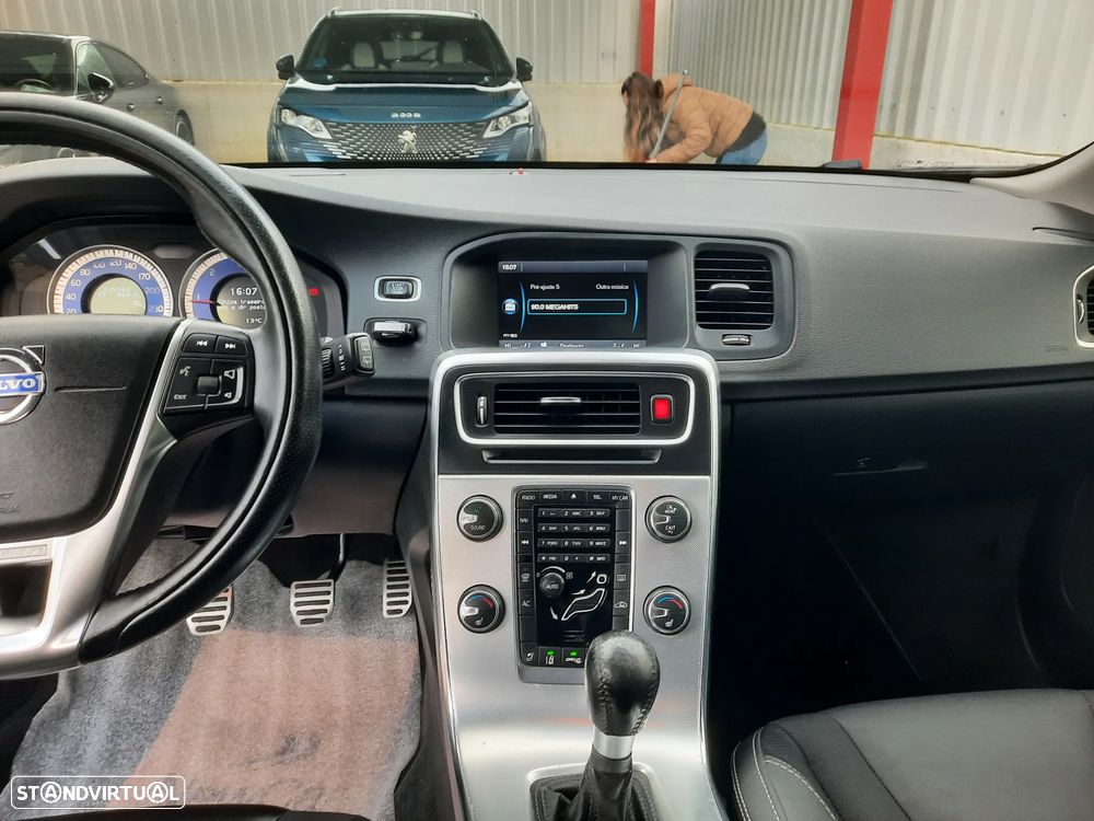 Volvo V60 1.6 D2 Drive R-Design Start/Stop - 2