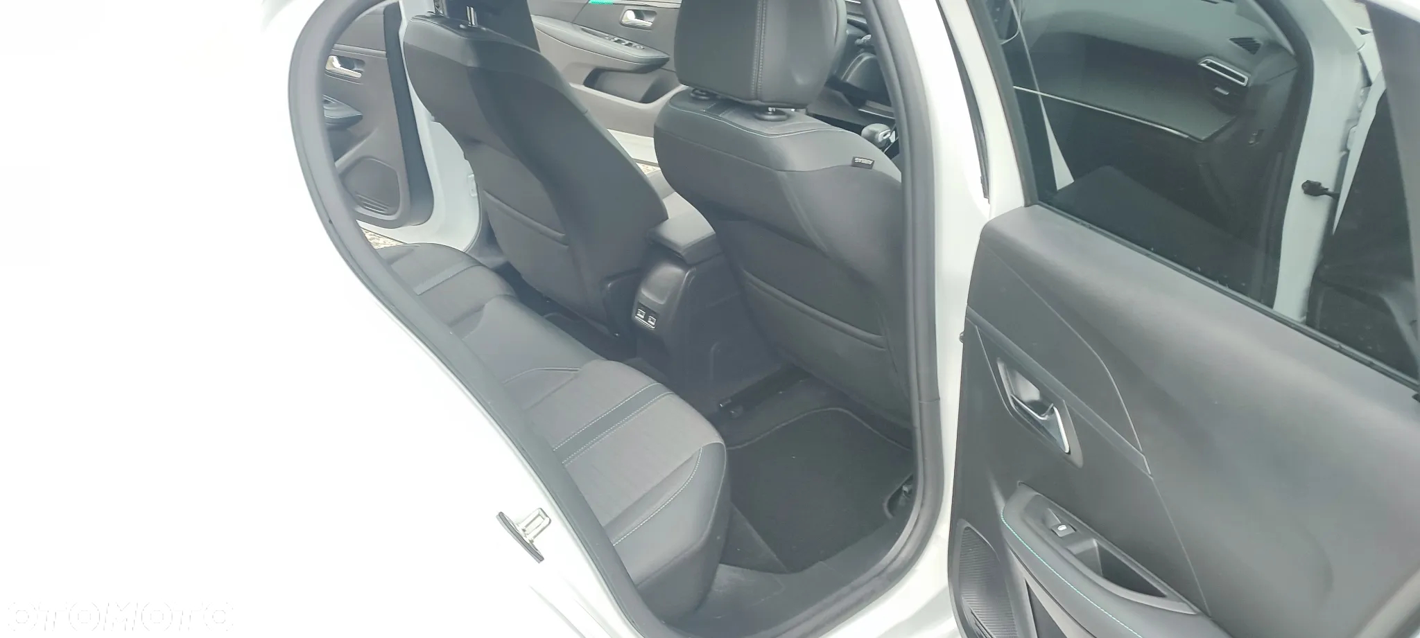 Peugeot 208 - 6