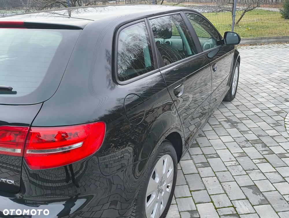 Audi A3 Sportback 1.6 TDI DPF Ambiente - 12