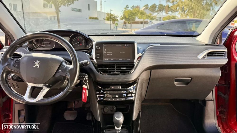 Peugeot 2008 1.2 PureTech Allure EAT6 - 18
