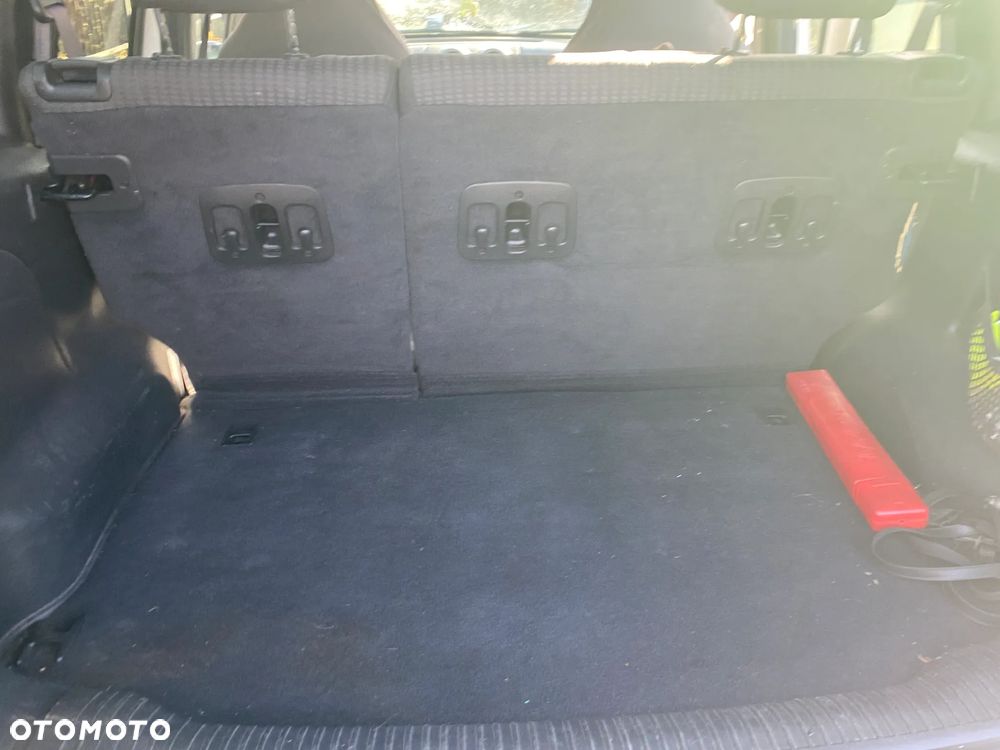 Jeep Liberty - 10