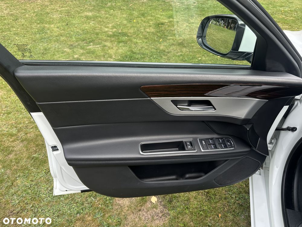Jaguar XF 2.0 i4D AWD Prestige - 7